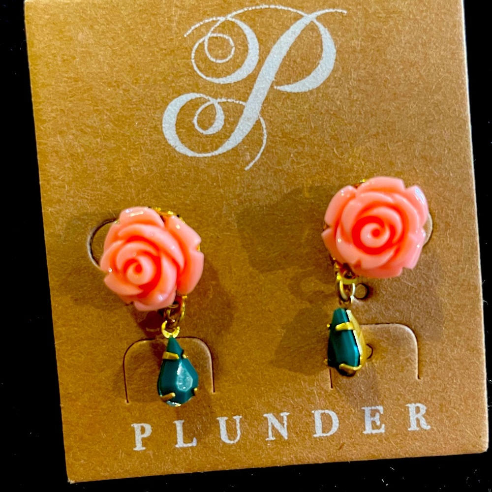 Plunder vintage earrings